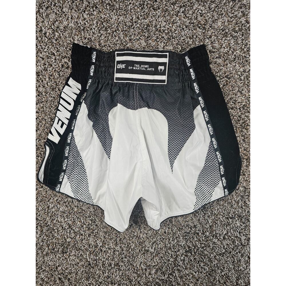 Venum x ONE FC Muay Thai Shorts in white and black Boys Sz XL NEW - Picture 5 of 5